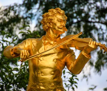Statue av Johann Strauss i Wien
