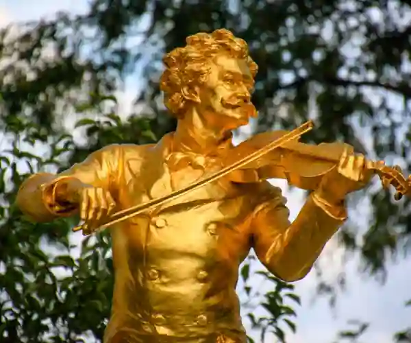 Statue av Johann Strauss i Wien
