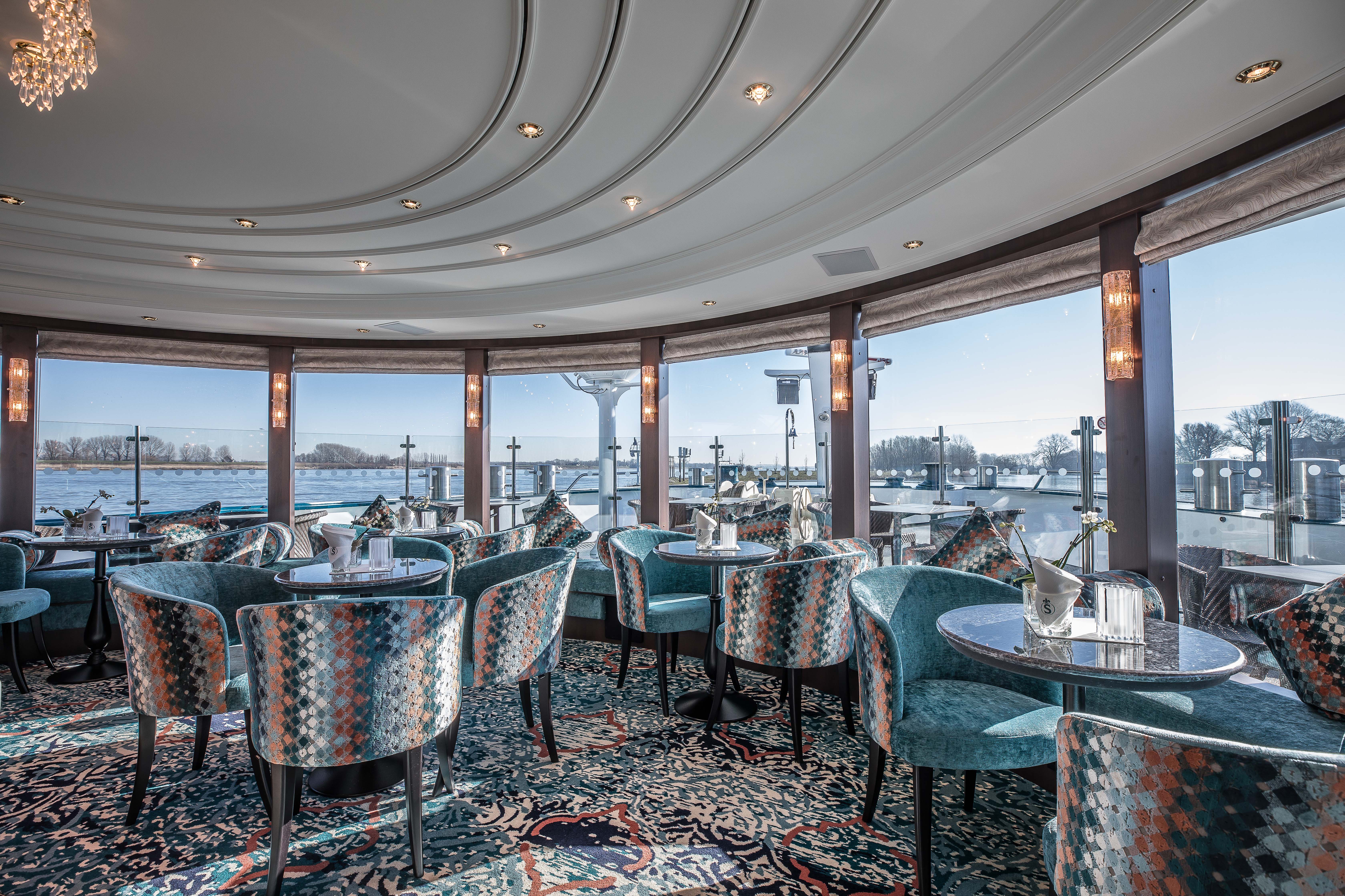 Lounge/bar, MS George Eliot