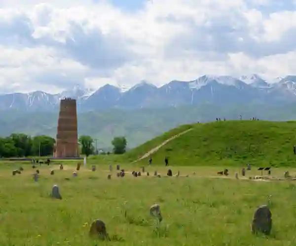 Steinfigurene ved Burana-tårnet