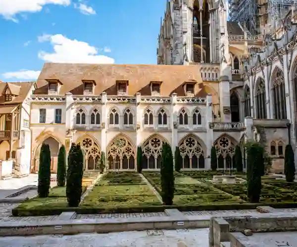 Bakgården til katedralen i Rouen