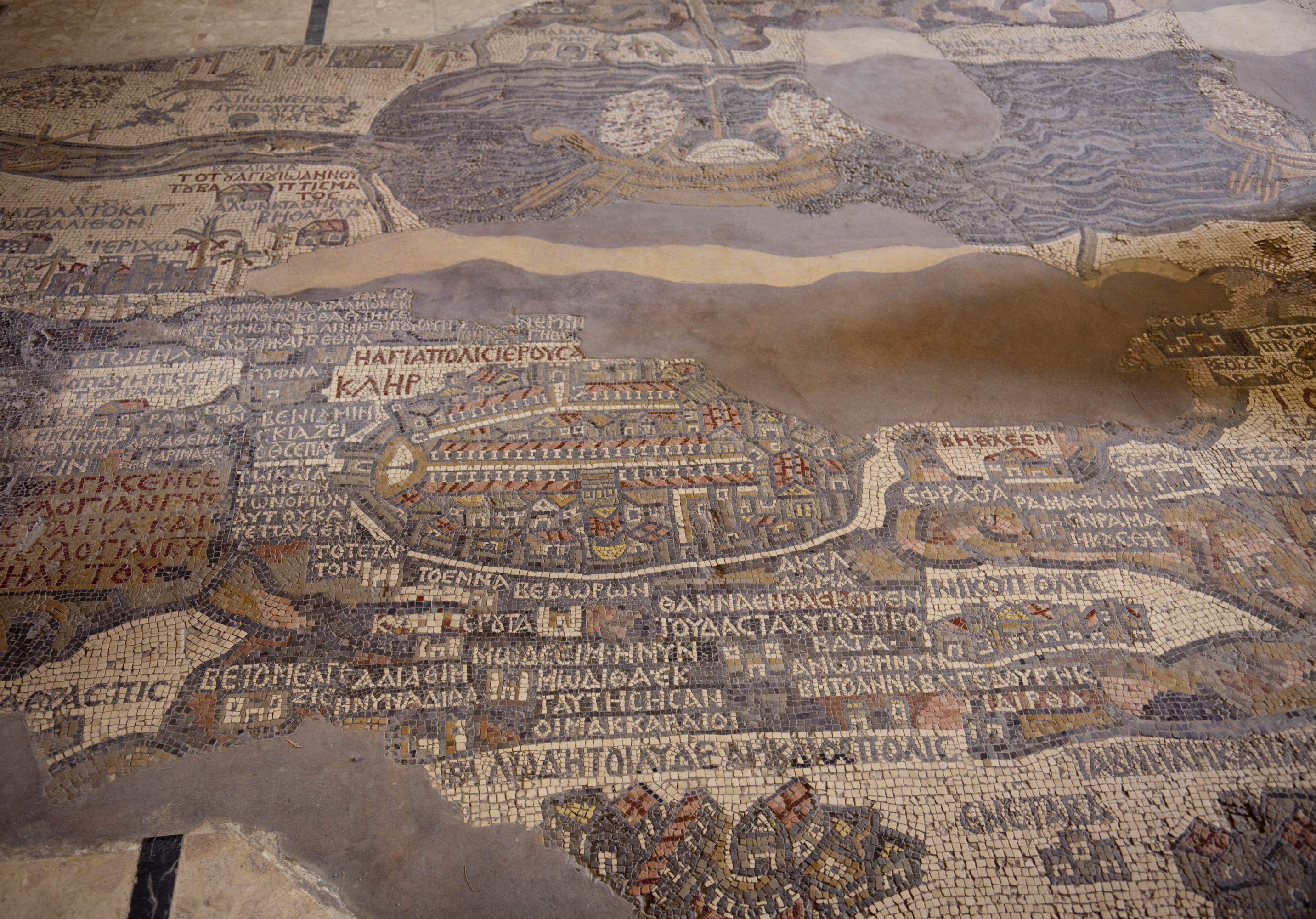 Mosaikkgulvet fra 500-tallet, som viser det eldste bevarte kartet over Midtøsten - i Madaba