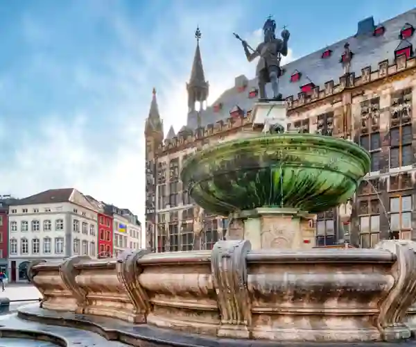 Karlsplass foran rådhuset i Aachen