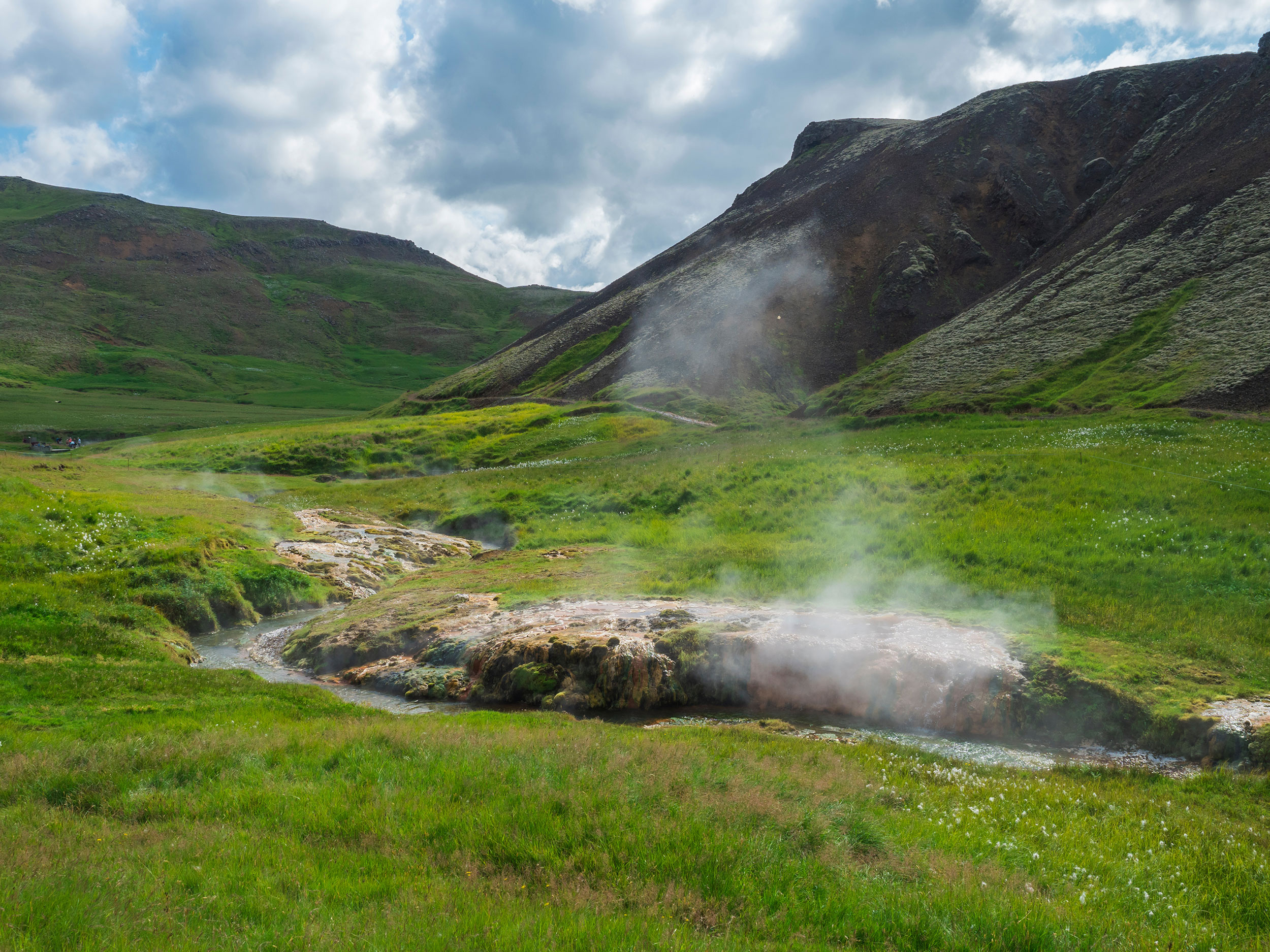 Den varme flod i Reykjadalur
