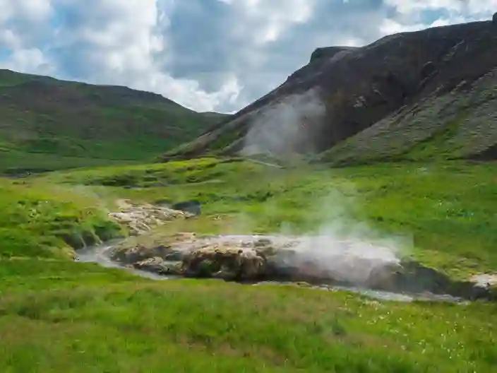 Den varme flod i Reykjadalur