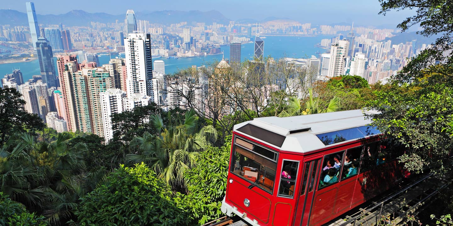 Den historiska spårvagnen tar besökare upp till utsiktsplatsen Victoria Peak.