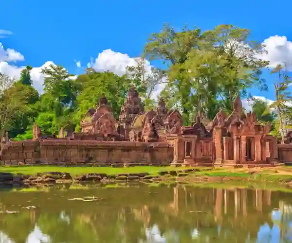 Det rødlige Banteay Srei tempel