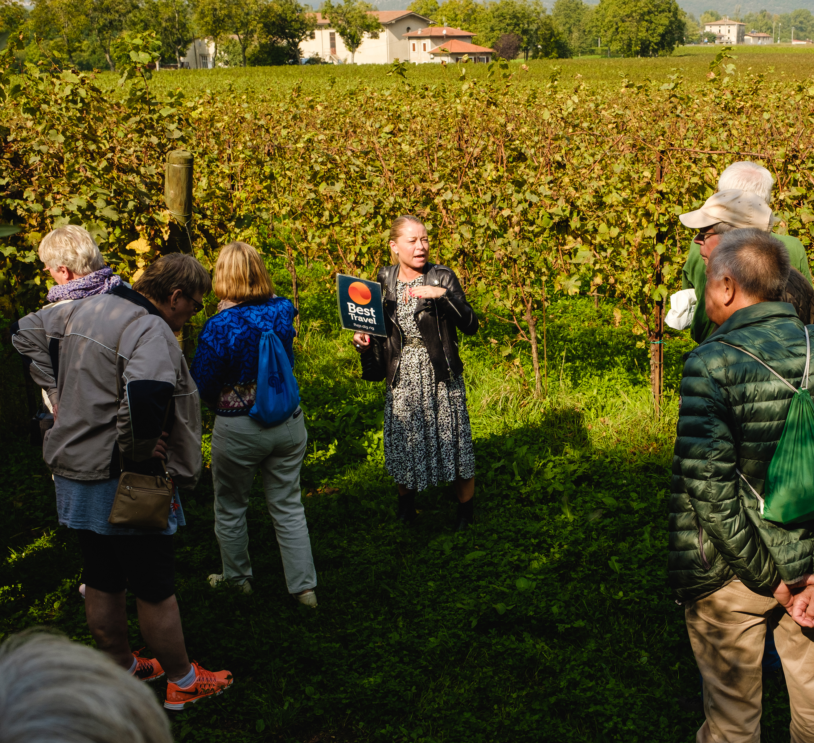 Rejseleder Berit fortæller om vin
