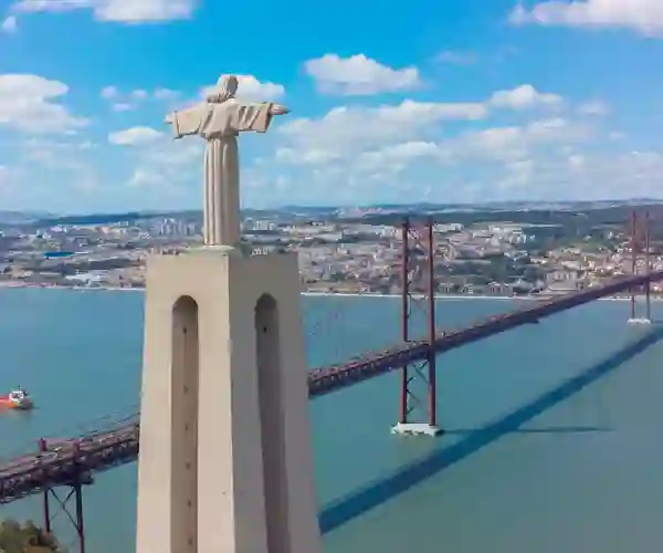 Kristus-statuen ved Ponto 25 de Abril