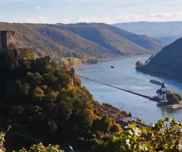 Pfalzgrafenstein slott, på Falkenau Island i Rhinen
