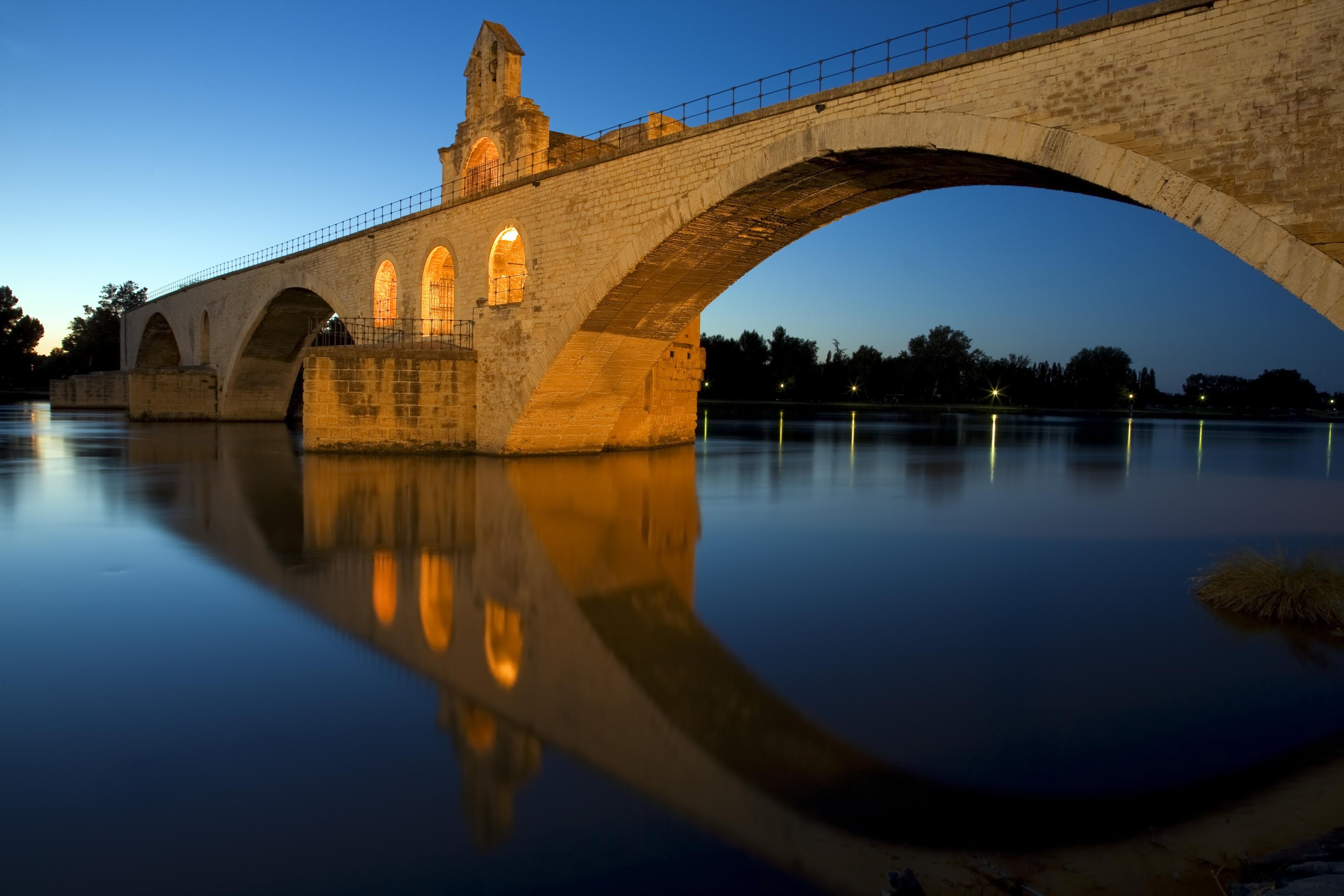 Bro över Rhone