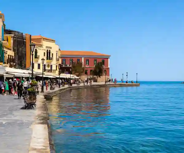 Chanias berømte fyrtårn i baggrunden