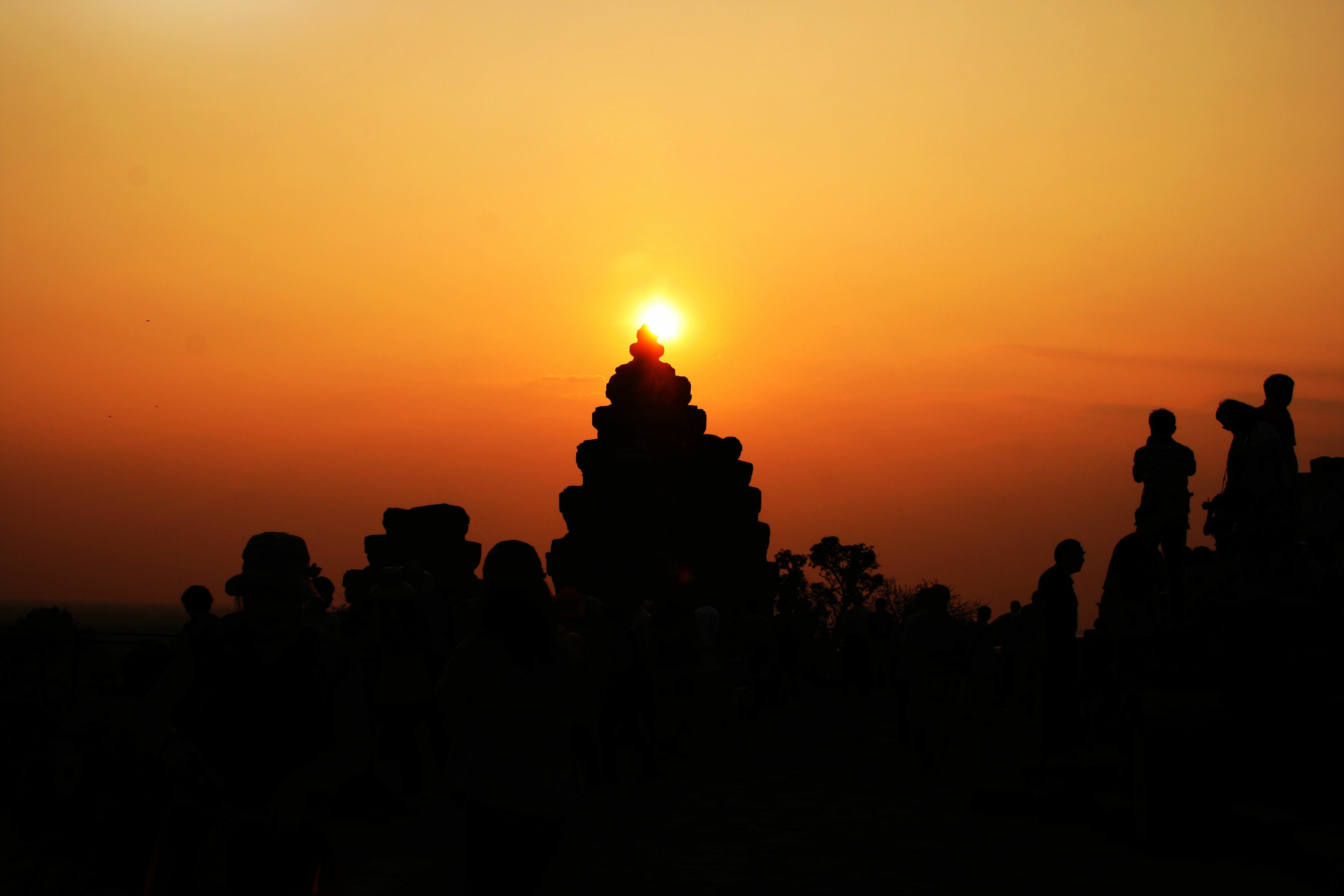 Solnedgang over Angkor templerne