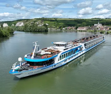 MS VIVA Gloria ved Les Andelys