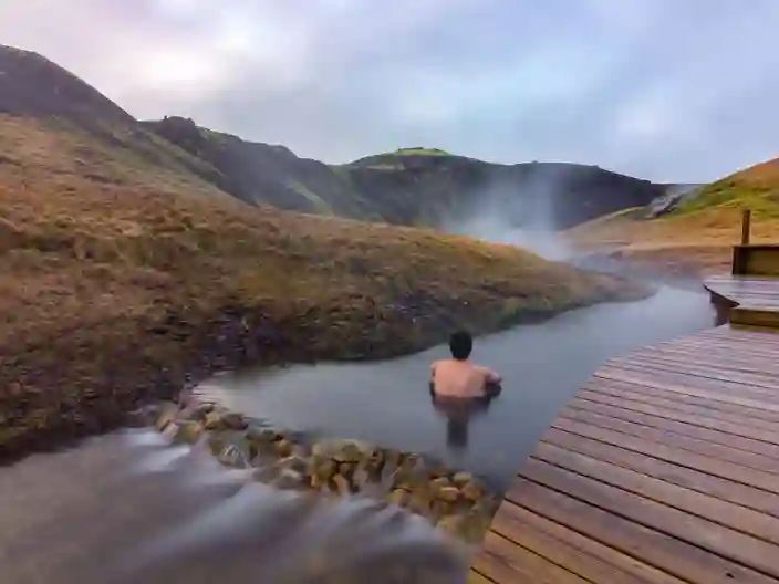 Den varme flod i Reykjadalur
