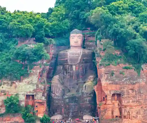 Verdens største Buddha-statue i Leshan, 71 meter høy