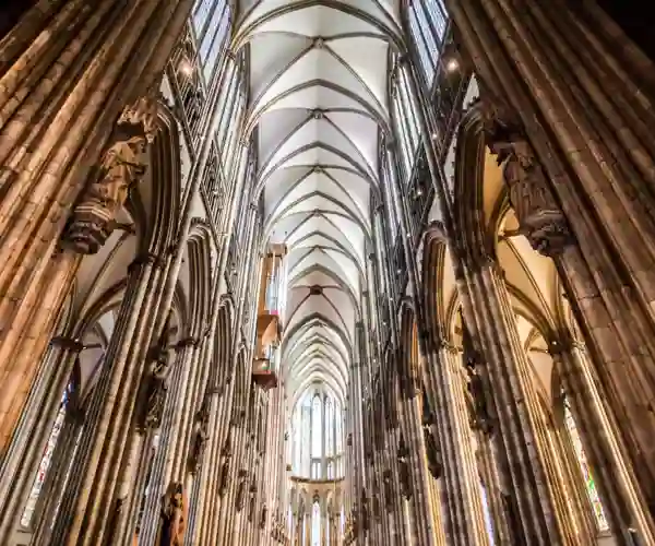 Innsiden av Kölnerdomen