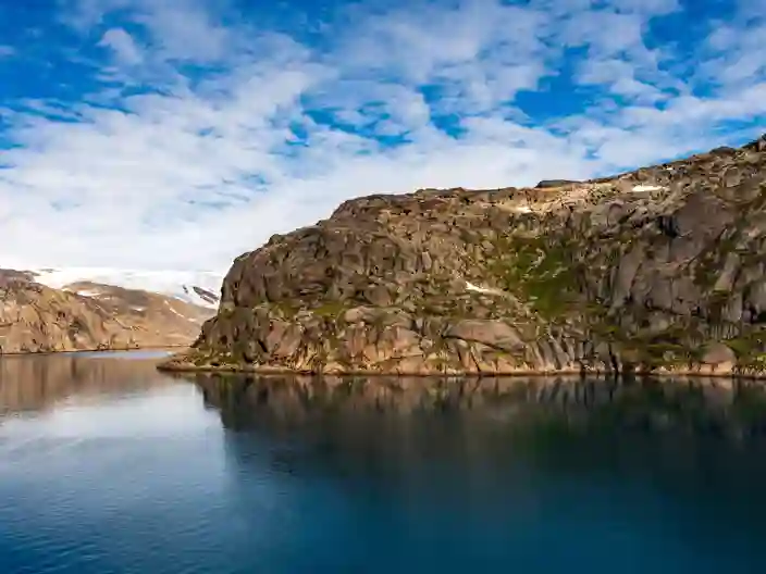 Prince Christians sund med karga klippor