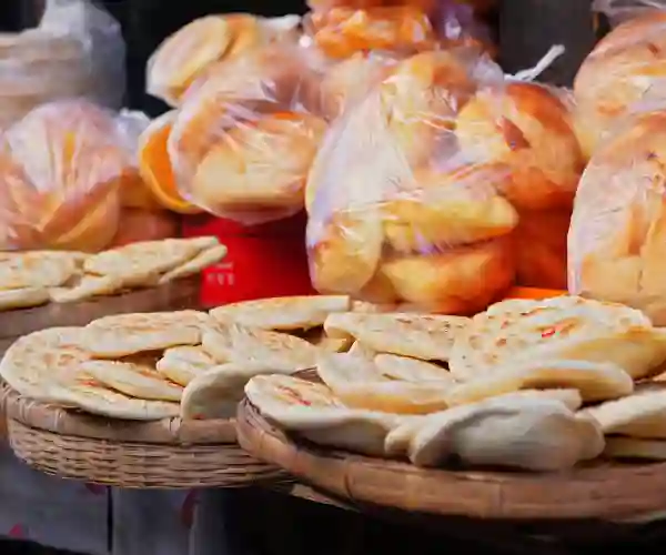 Tibetansk brød på et marked i Lhasa
