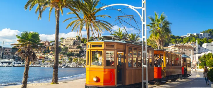 Den gamle sporvognen som går mellom Sóller og Puerto de Sóller