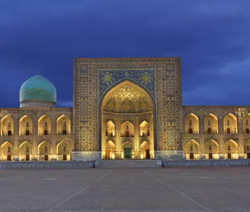 Kveldsstemning på Registan-plassen i Samarkand