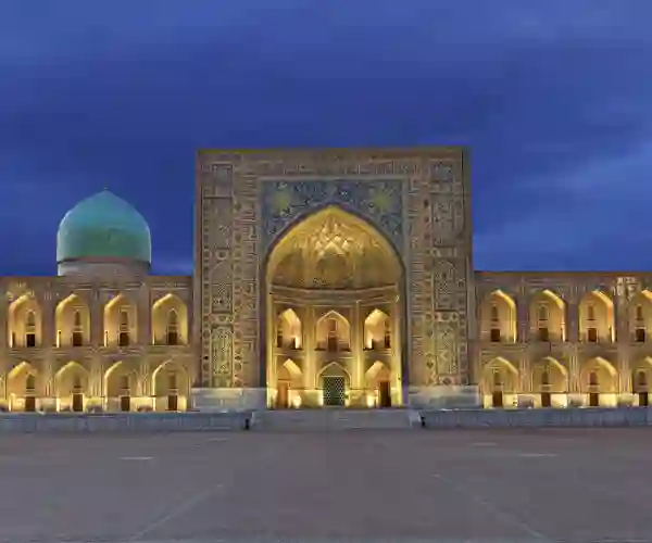 Kveldsstemning på Registan-plassen i Samarkand