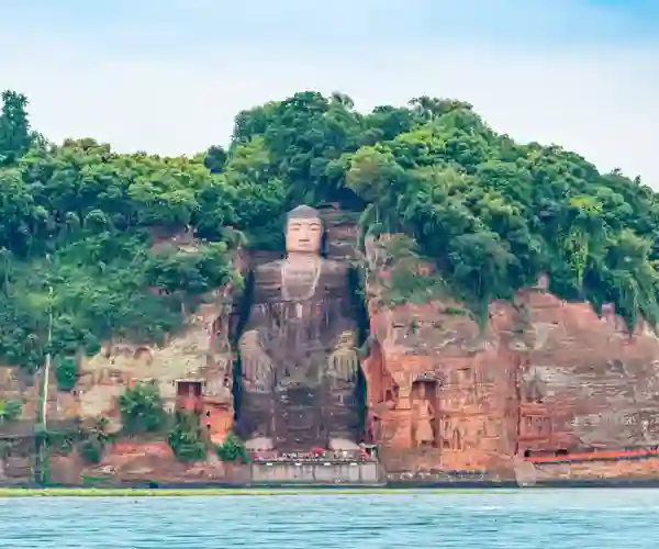 Verdens største Buddha-statue i Leshan, 71 meter høy